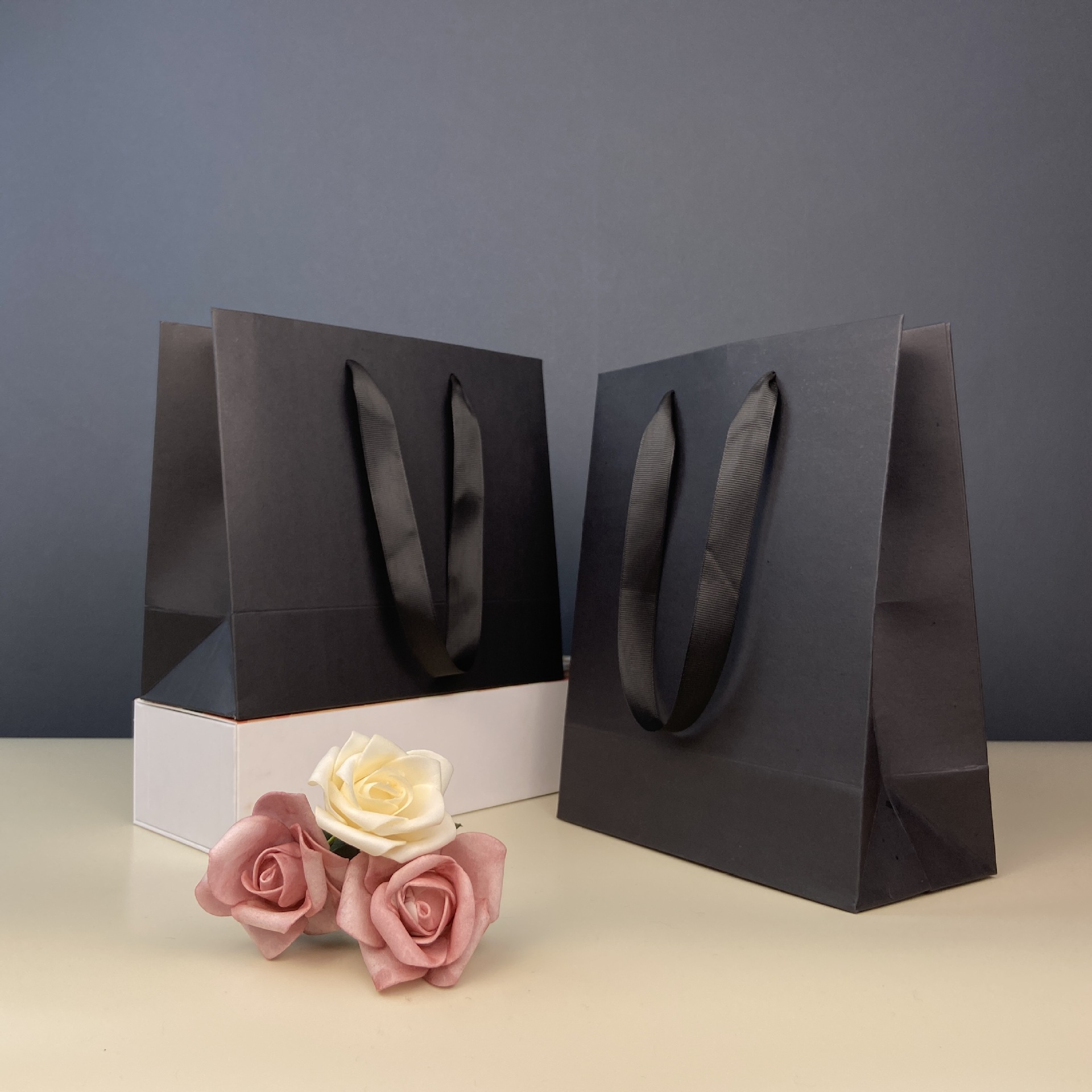 Gift paper bag